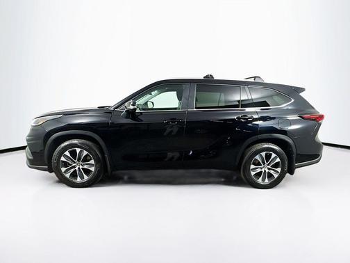 Midnight Black Metallic 2024 Toyota Highlander XLE