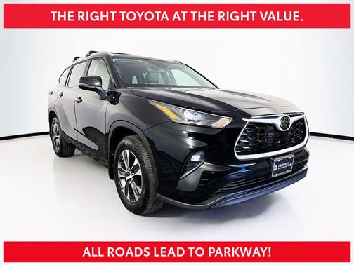 Midnight Black Metallic 2024 Toyota Highlander XLE