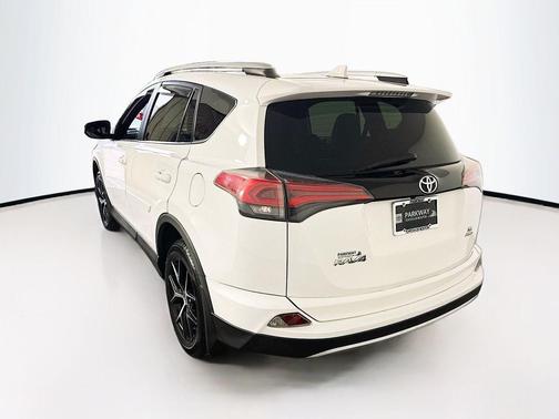 Super White 2016 Toyota RAV4 SE