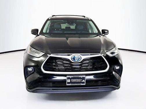 Midnight Black Metallic 2023 Toyota Highlander Hybrid XLE