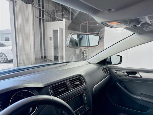 2015 Volkswagen Jetta Auto SE w/Connectivity/Navigation