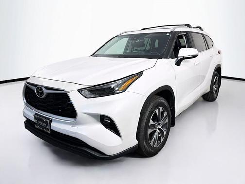 Pearl 2023 Toyota Highlander XLE