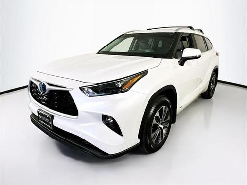 2023 Toyota Highlander Hybrid XLE