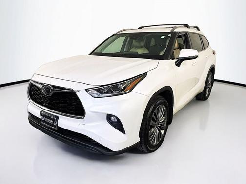 White 2020 Toyota Highlander Limited