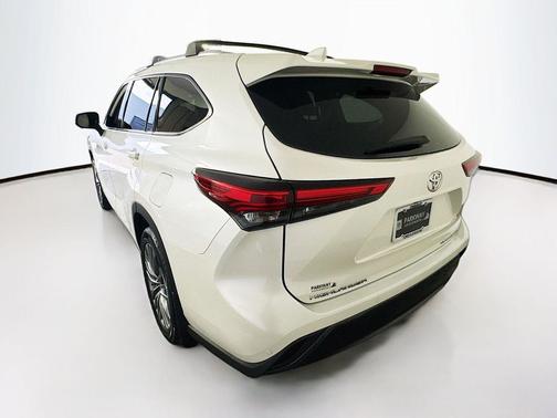 White 2020 Toyota Highlander Limited