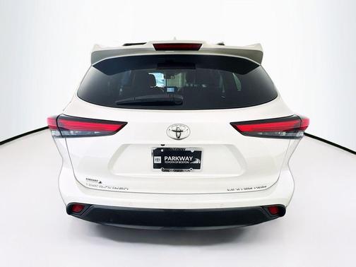 White 2020 Toyota Highlander Limited