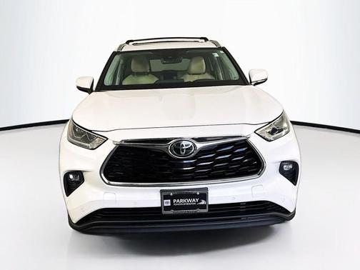 White 2020 Toyota Highlander Limited