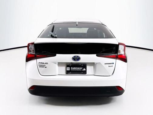 Pearl 2022 Toyota Prius XLE
