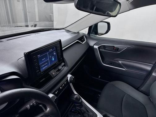 Silver Sky Metallic 2022 Toyota RAV4 Hybrid LE