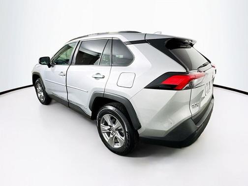 Silver Sky Metallic 2022 Toyota RAV4 Hybrid LE