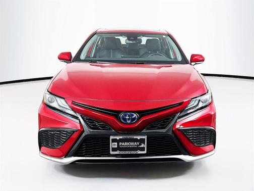 2024 Toyota Camry Hybrid SE