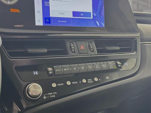 2023 Lexus ES 250 Base