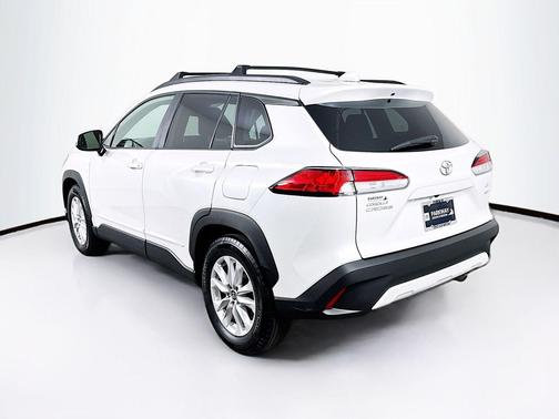 Pearl 2024 Toyota Corolla Cross LE