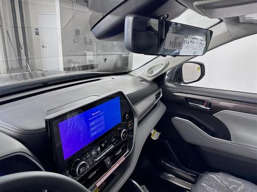 2026 Toyota Highlander Platinum