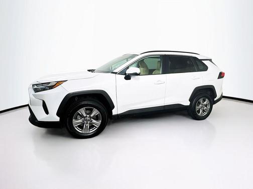 Ice 2023 Toyota RAV4 XLE
