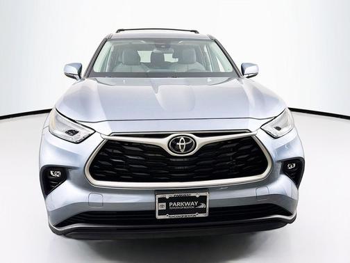 Celestial Silver Metallic 2022 Toyota Highlander LE