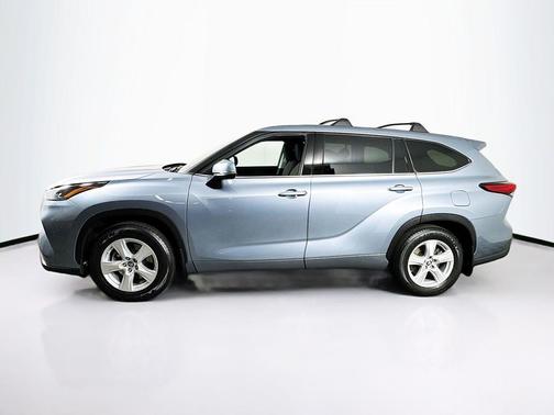 Celestial Silver Metallic 2022 Toyota Highlander LE