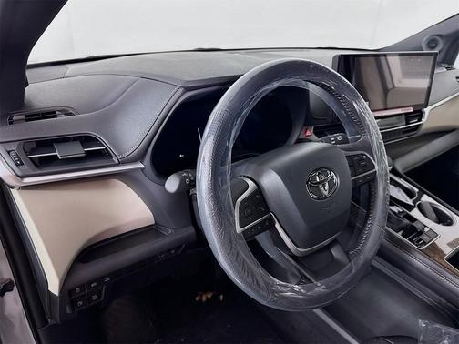 2025 Toyota Sienna Limited