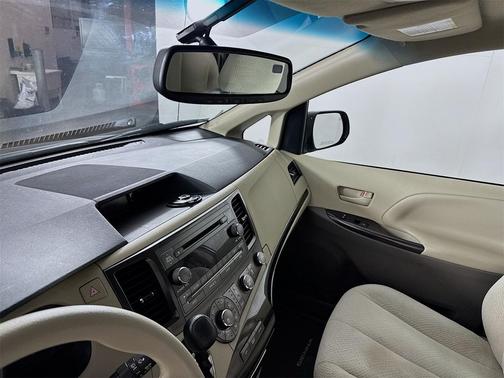 2011 Toyota Sienna LE