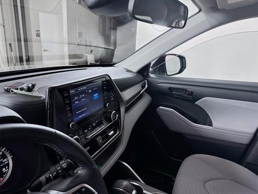 2021 Toyota Highlander LE