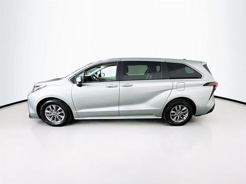 2021 Toyota Sienna LE