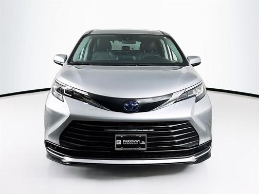 2021 Toyota Sienna LE