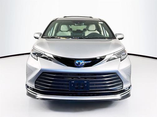 2025 Toyota Sienna Platinum