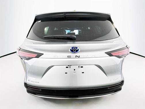 2025 Toyota Sienna Platinum