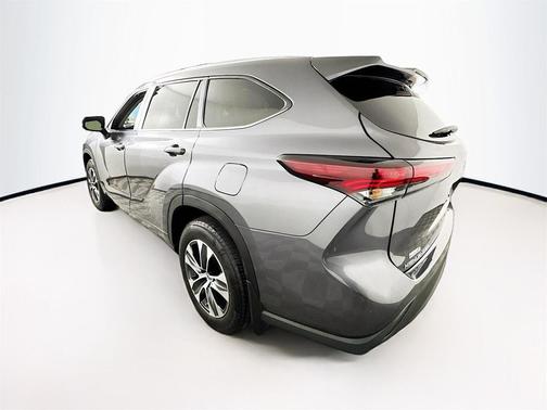 2024 Toyota Highlander Hybrid XLE