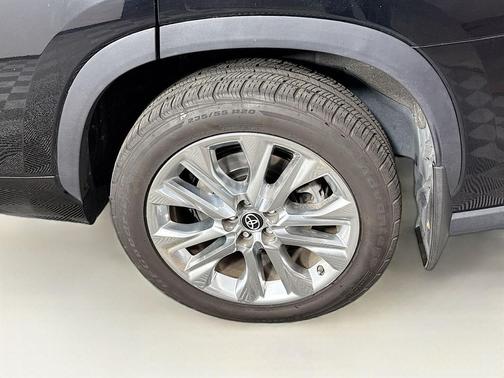 Midnight Black Metallic 2022 Toyota Highlander Limited