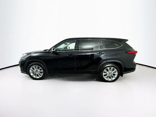 Midnight Black Metallic 2022 Toyota Highlander Limited