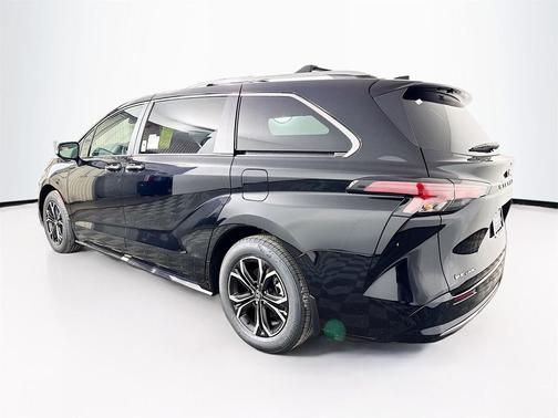 2025 Toyota Sienna Platinum