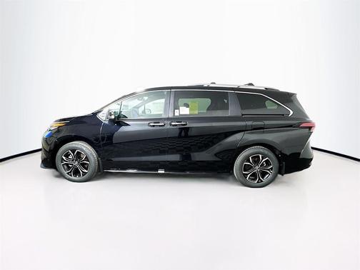 2025 Toyota Sienna Platinum
