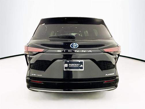 2025 Toyota Sienna Platinum