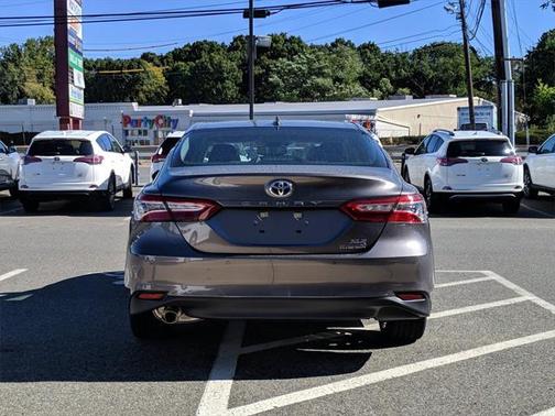 2020 Toyota Camry Hybrid XLE