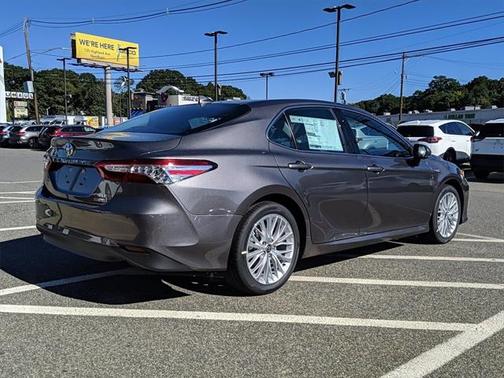2020 Toyota Camry Hybrid XLE