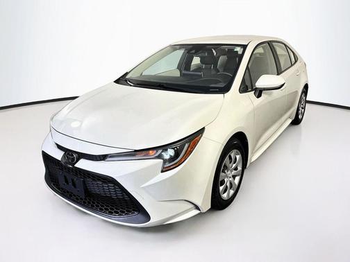 Blizzard Pearl 2020 Toyota Corolla LE