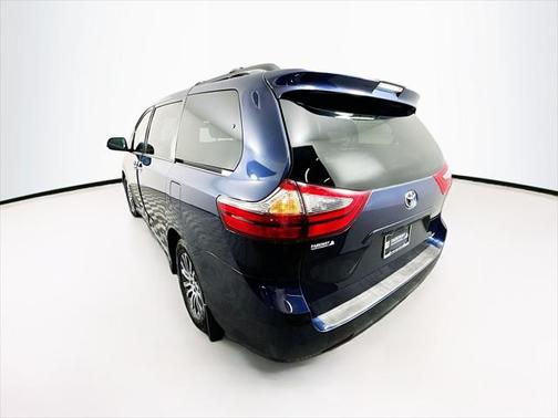 2020 Toyota Sienna XLE