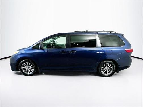 2020 Toyota Sienna XLE