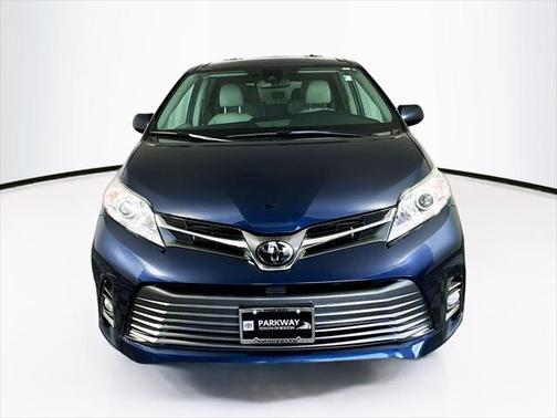 2020 Toyota Sienna XLE