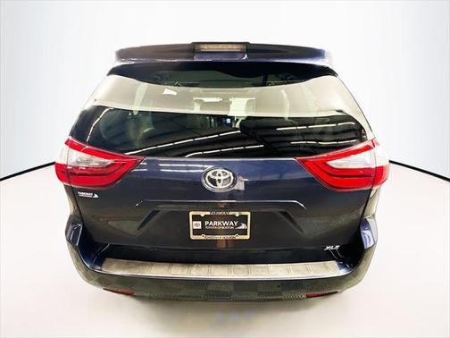 2020 Toyota Sienna XLE