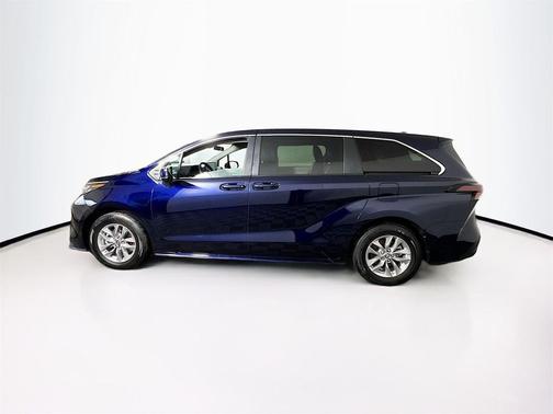 2024 Toyota Sienna LE