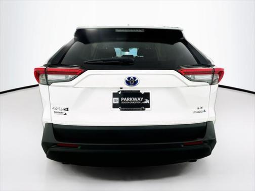 2022 Toyota RAV4 Hybrid LE