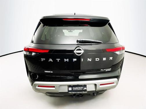 2023 Nissan Pathfinder Platinum 4WD