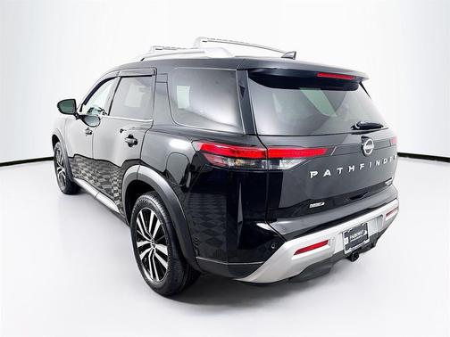 2023 Nissan Pathfinder Platinum 4WD