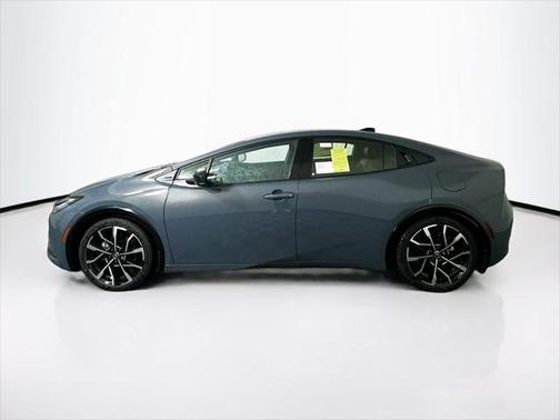 2025 Toyota Prius L