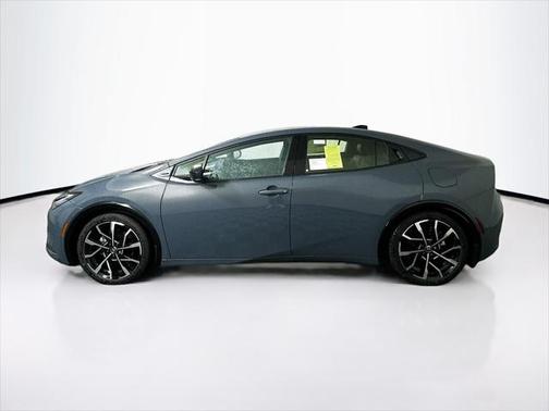 2025 Toyota Prius L