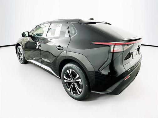 2025 Toyota bZ4X XLE