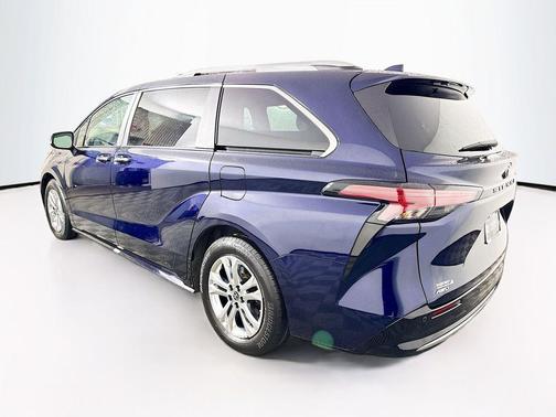 Blueprint 2023 Toyota Sienna Platinum 7 Passenger