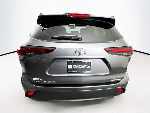 2025 Toyota Highlander LE